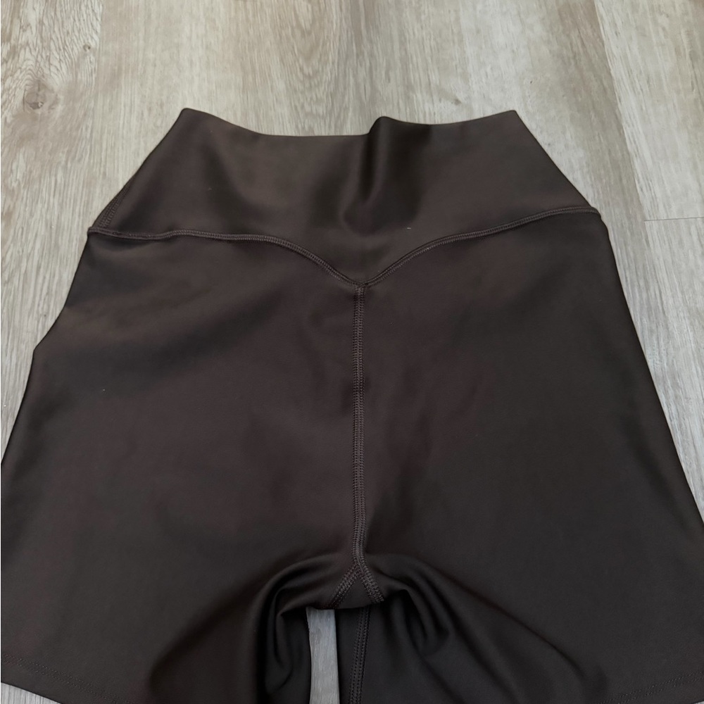 ALO 5” Airlift Energy Short - Brown (Espresso) excellent condition - Picture 3 of 5